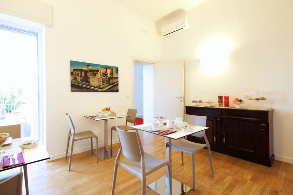 Couette-café Moma Bari